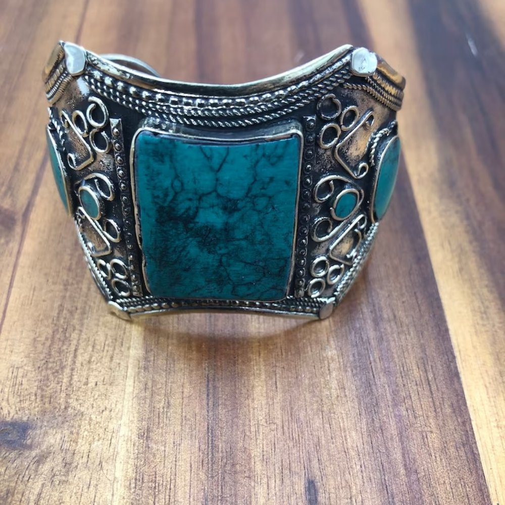 Single Afghan Kuchi Cuff: Vintage Silver Tribal Bracelet with Stone Inlay